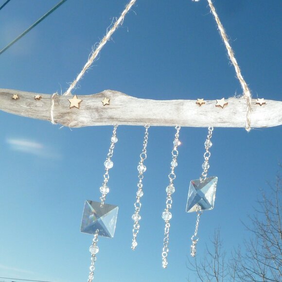 Suncatcher i Treated driftwood, cut glass pieces and Swarovski crystals - Picture 1 of 4